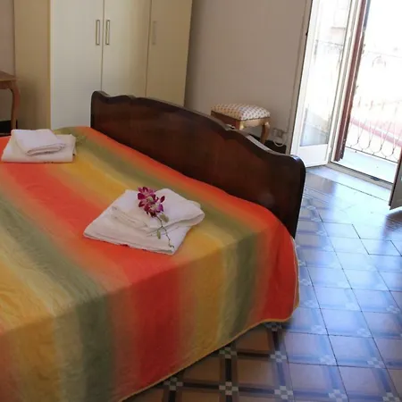 Appartement Three Bedrooms With Large Terrace Overlooking Rooftops Of Old Town Cefalù