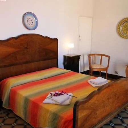 Three Bedrooms With Large Terrace Overlooking Rooftops Of Old Town Lejlighed Cefalù