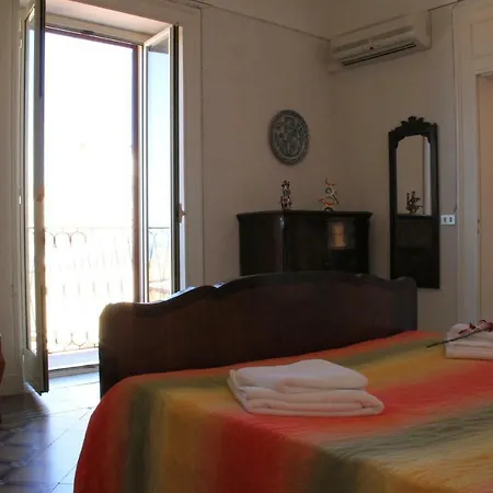 Apartament Three Bedrooms With Large Terrace Overlooking Rooftops Of Old Town Cefalù